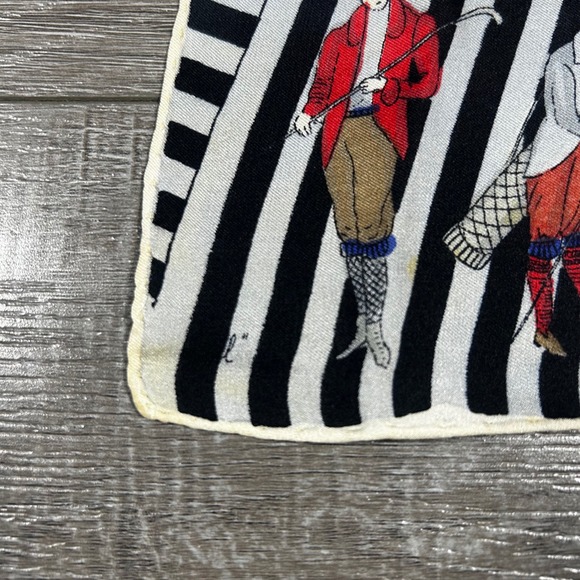 Vintage Golf Themed Silk Scarf Polo Golfers Flags Bag Clubs Yellow‎ Black Red - Picture 7 of 7